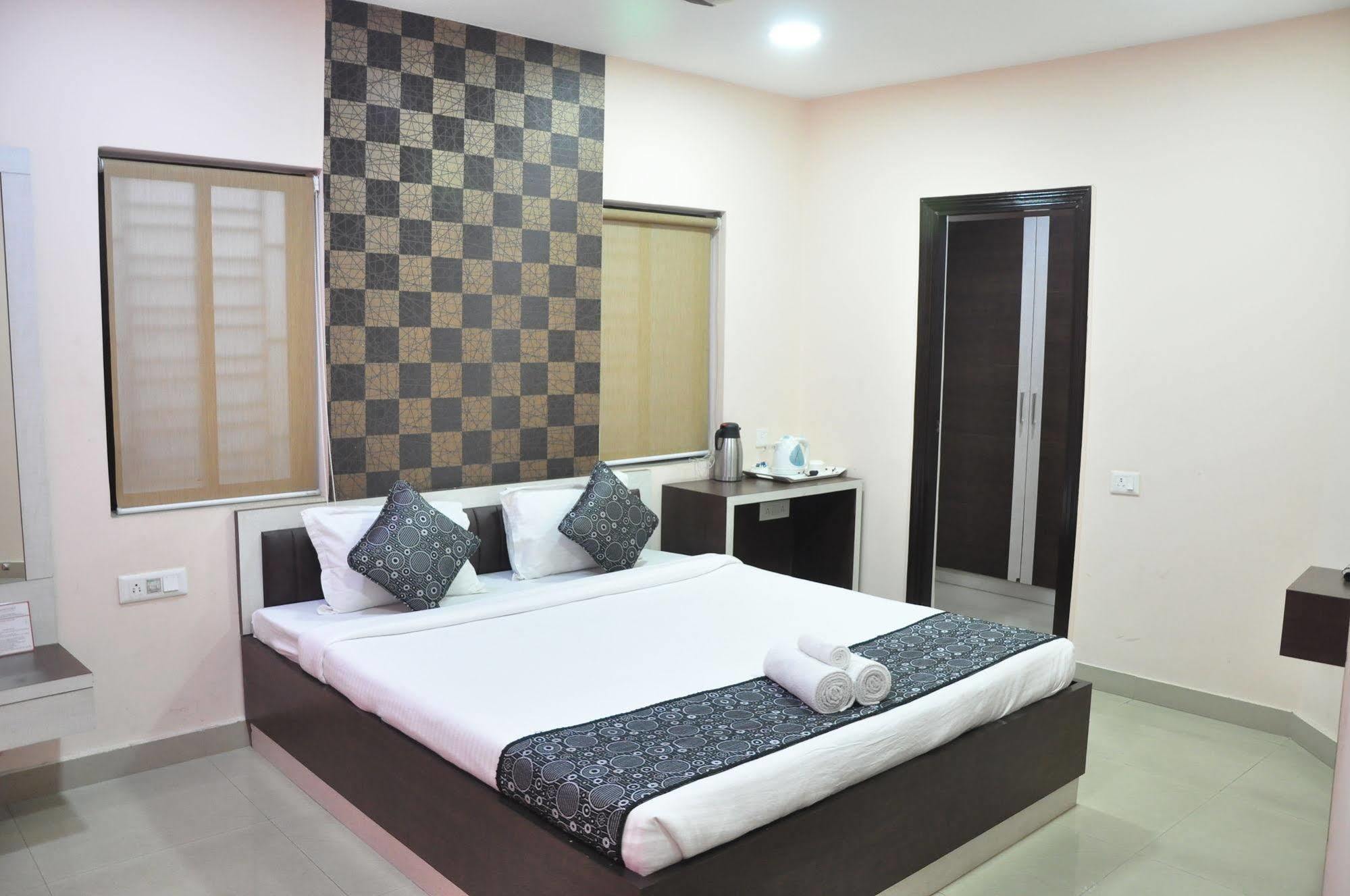 Treebo Pawan Putra Kolkata